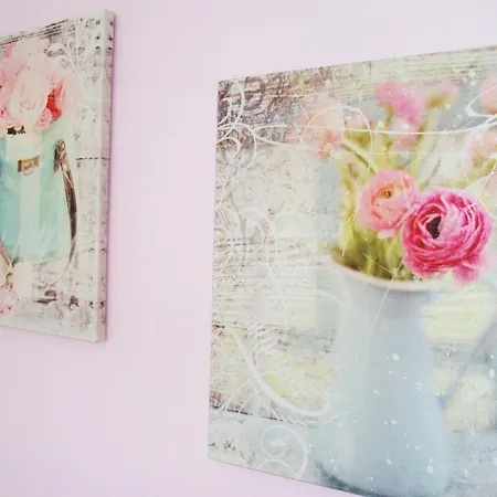 Kiza أغيا ترياس