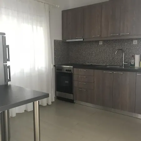 Kiza أغيا ترياس